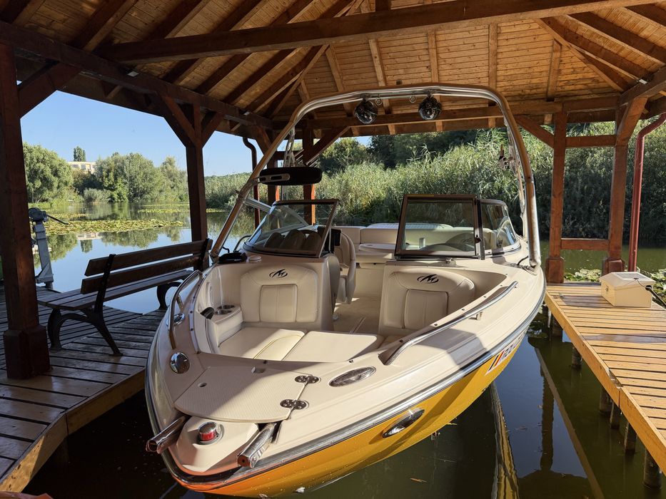Ambarcatiune Barca Salupa premium MONTEREY 194 FS Mercruiser 4.3LXI 220PS Tower/ Boxe/ Hummingbird