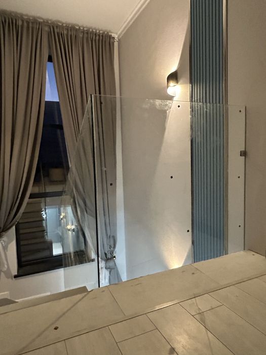 Стеклянный перила