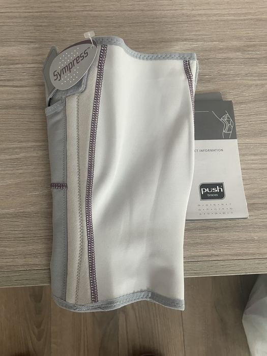 Наколенка care Knee Brace - нова