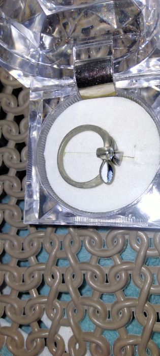 Продам кольцо. Серебро.