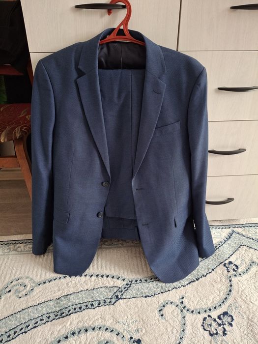 Продам костюмы мужские