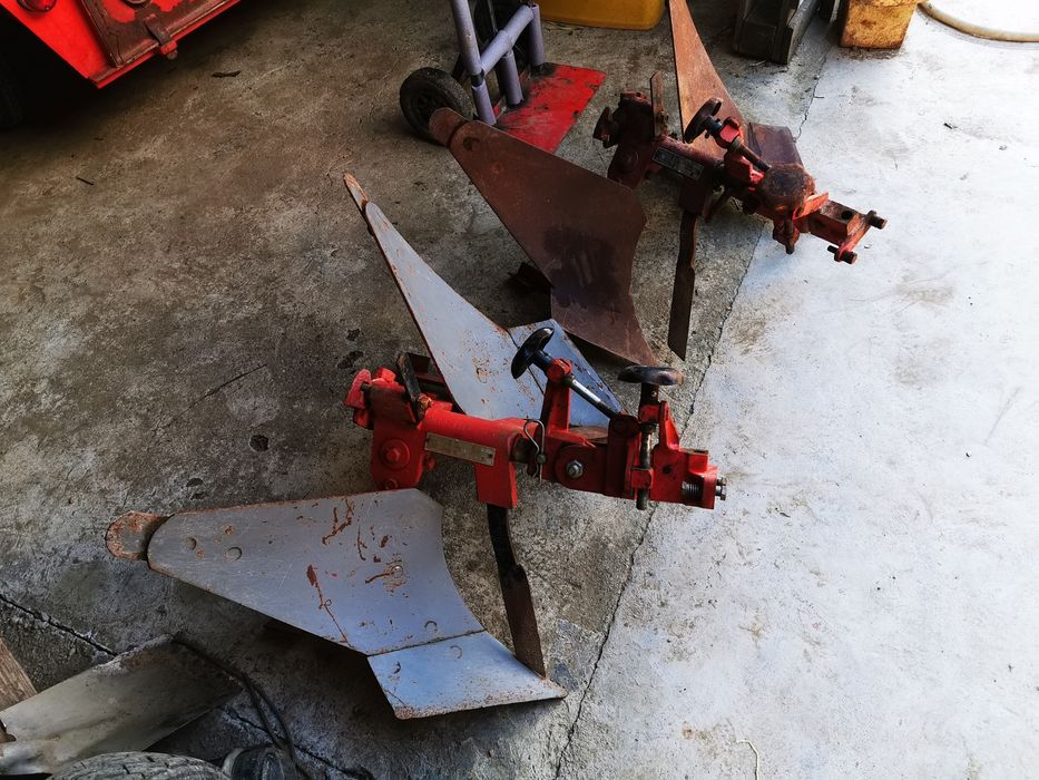 Roti motocultor si plug reversibil