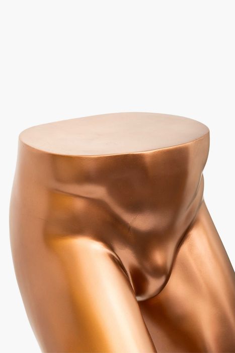 Masă-bar sculpturală Hans Boodt din manechin – design contemporan