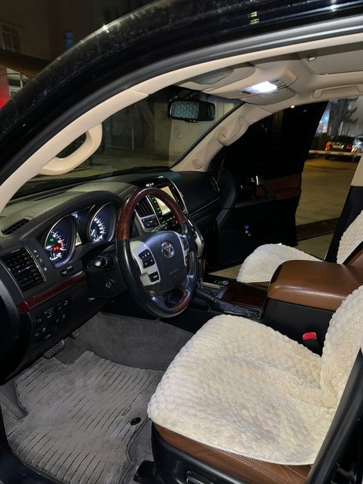 Продаётся Toyota Land Cruiser 200