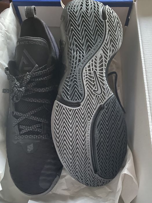 Adidasi  Nike Giannis Immortality