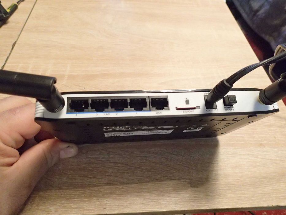 Router 4G LTE cu sim : D-LINK DWR 921 B. liber in orice retea