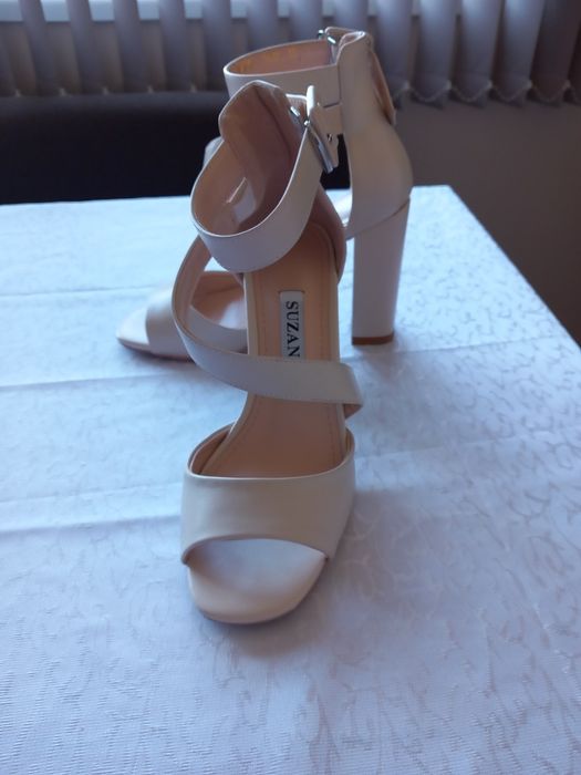 Дамски сандали на ток