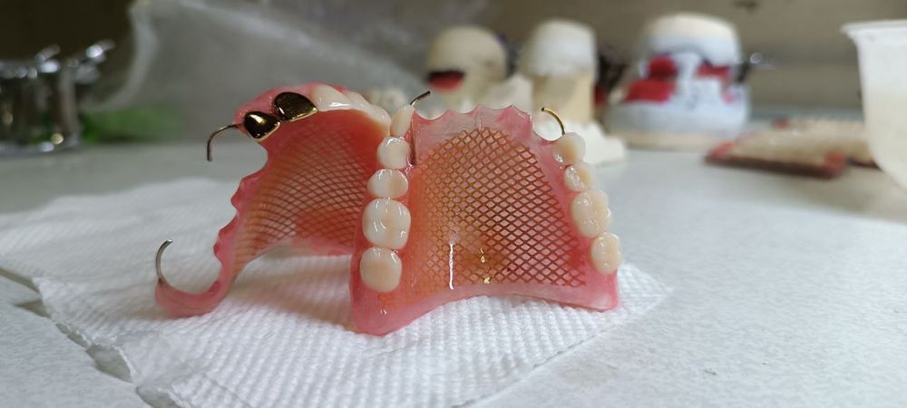 Протез зубной био