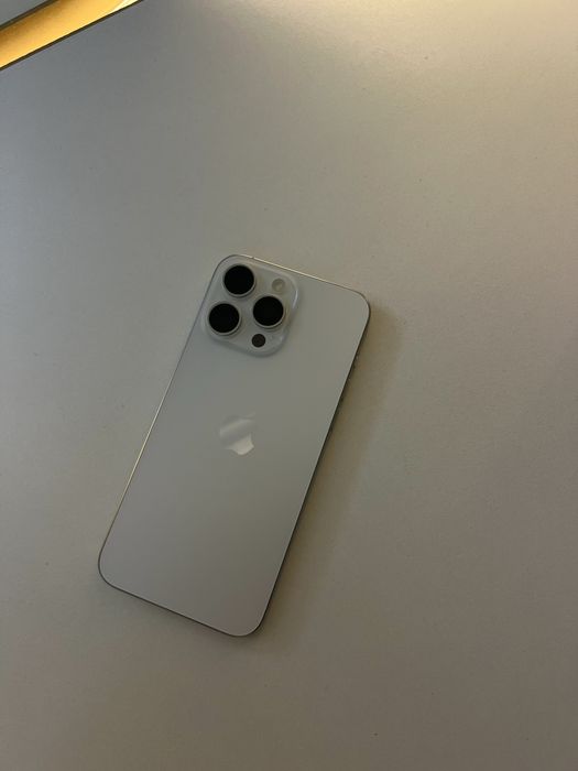 В идеале Iphone 15 pro max 256Gb white titanium