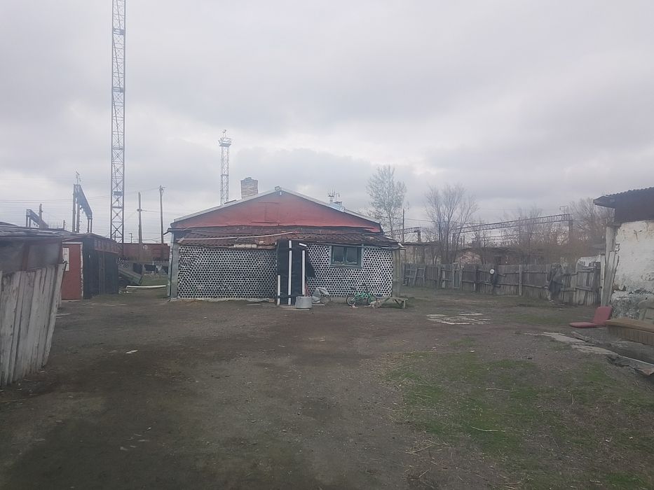 Уй сатылады жеке турган