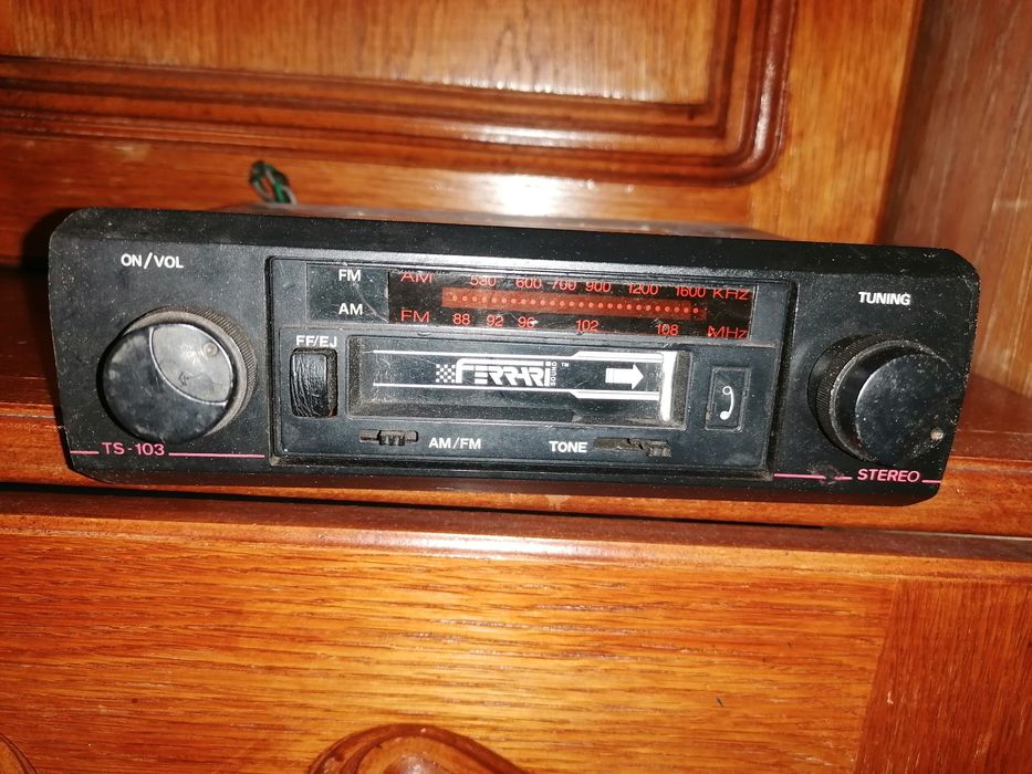 Radio casetofon auto.