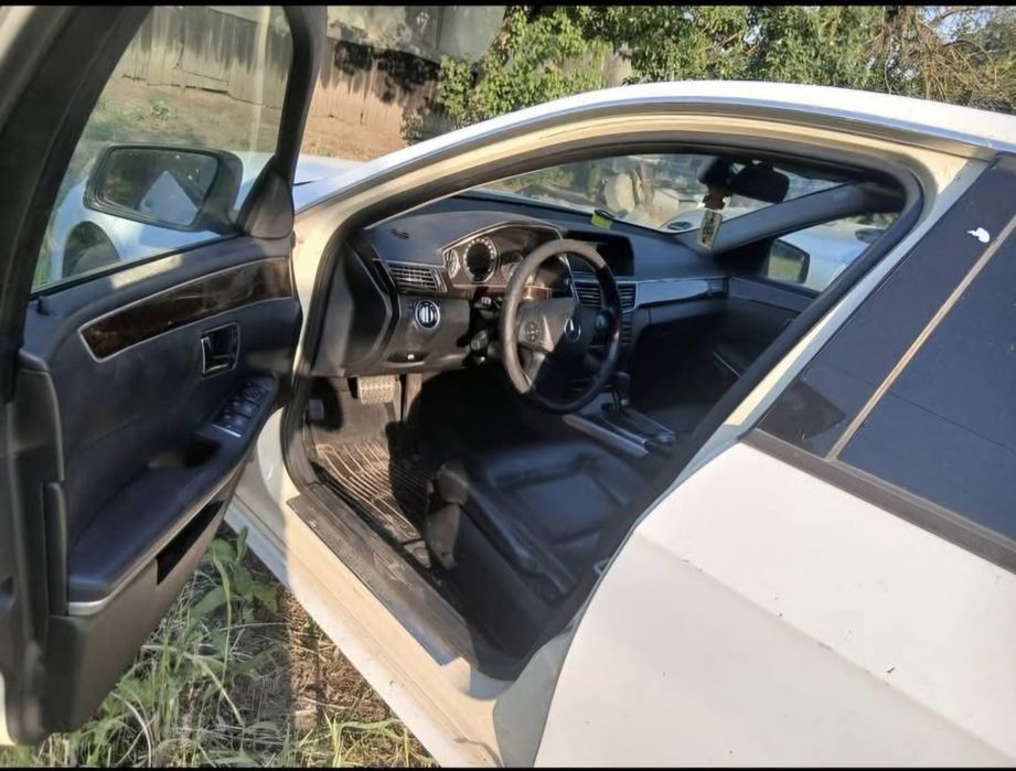 Uși Mercedes W212 cod culoare A52 negre sau albe