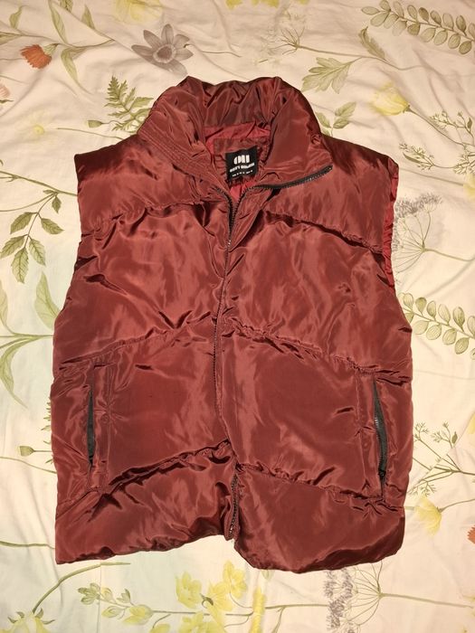 Безрукавка бордовая