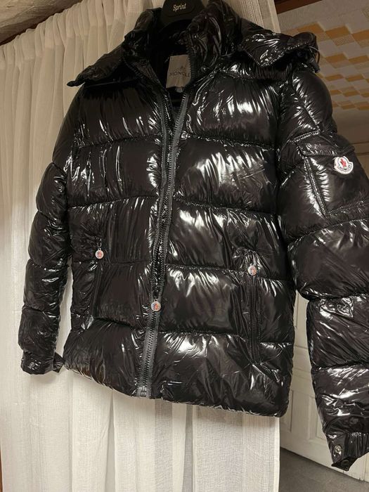 Продавам зимно яке на Moncler размер S