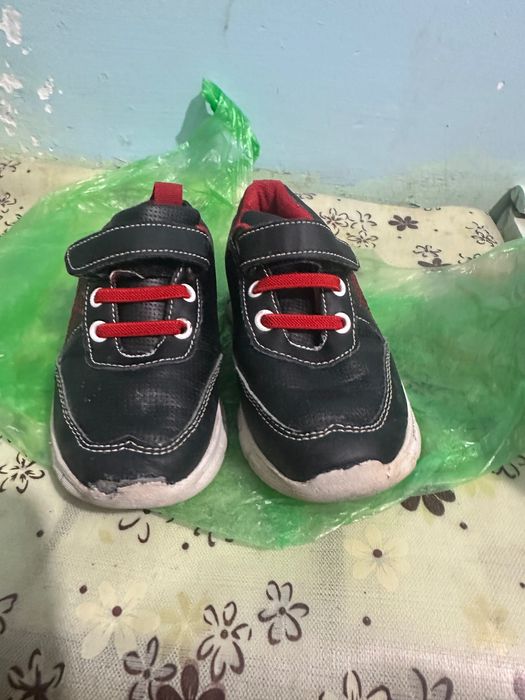 Отдам даром детские одежды и обувь  bolalar oyoq kiyimlari tekin