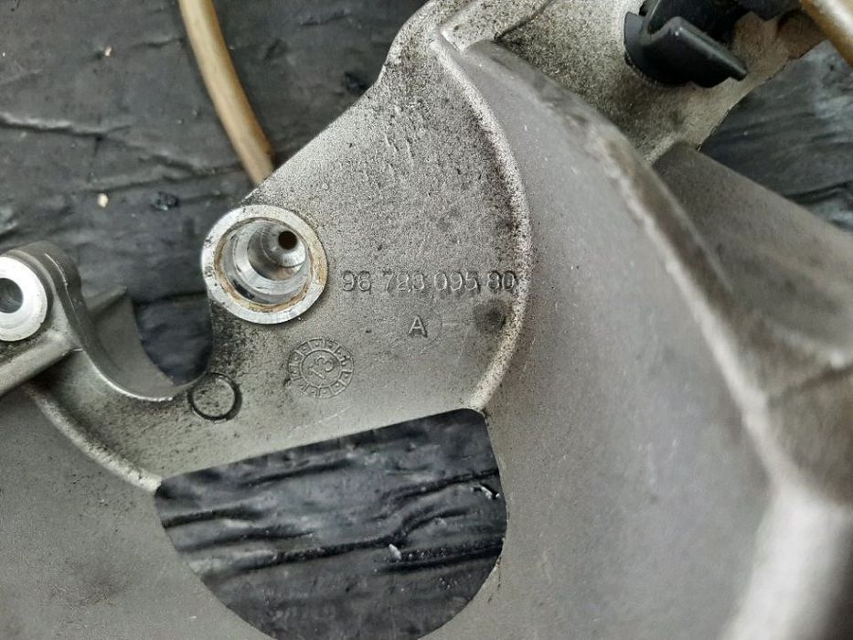 Suport filtru combustibil 1.6 hdi 9h06 peugeot 2008 peugeot 308 partner citroen c4 9672309580