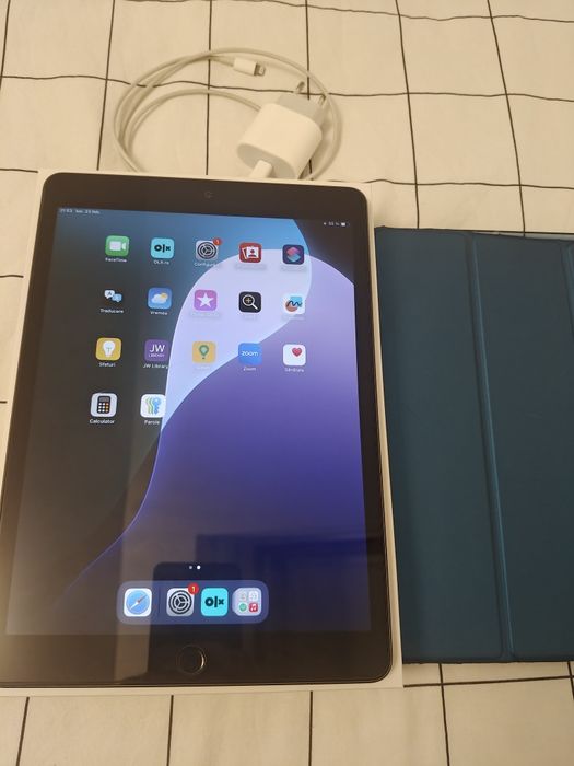 Vând tableta iPad 8th Gen in stare excelentă