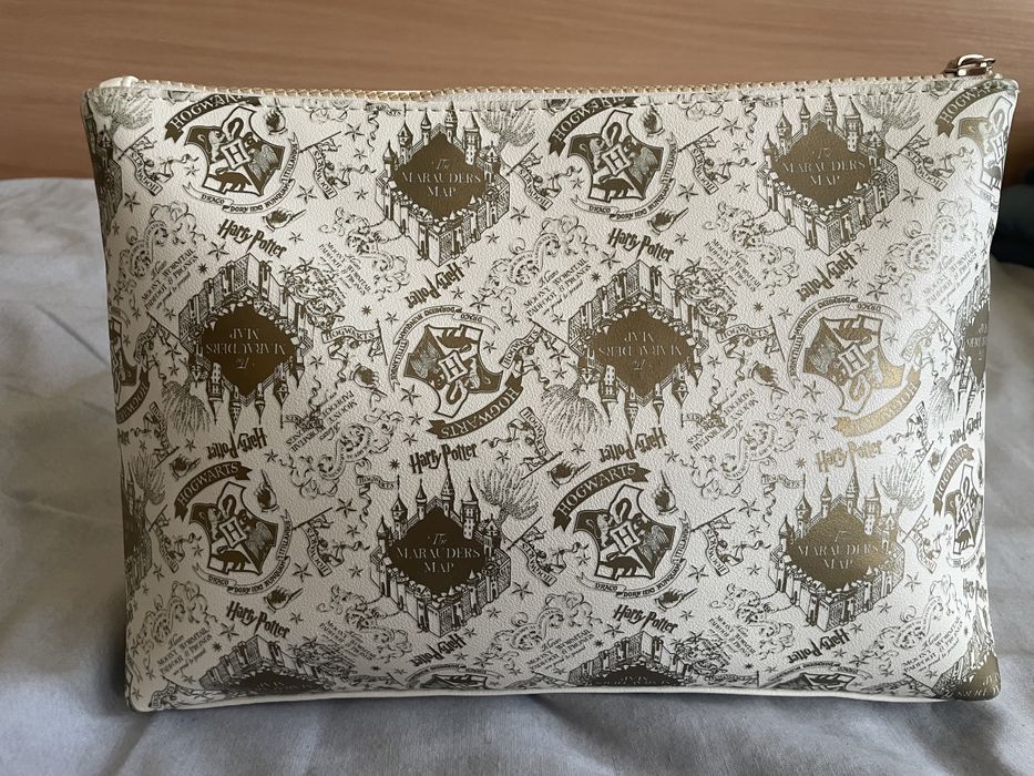 Комплект несесер,тефтер и химикал на Harry Potter