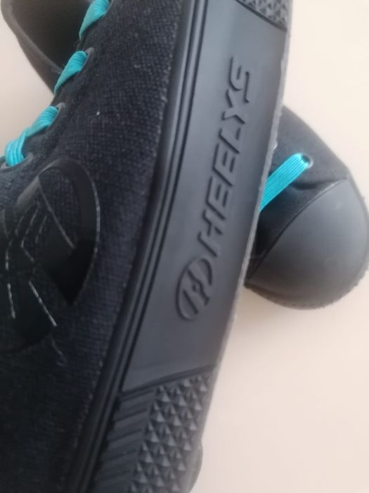 Vând Papuci cu role