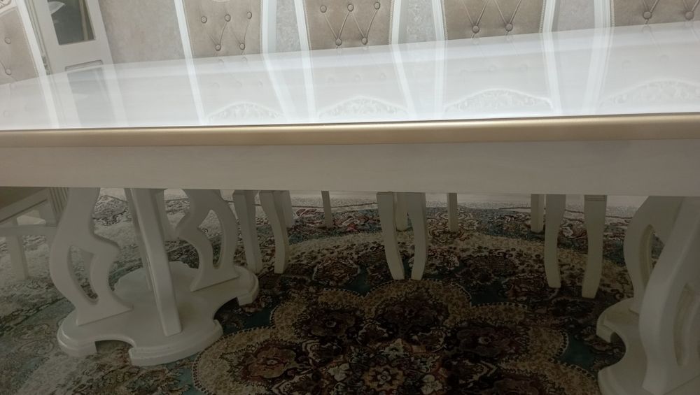 Стол со стульями