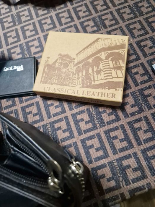 Продават се нови портфейли /калъфи за документи/