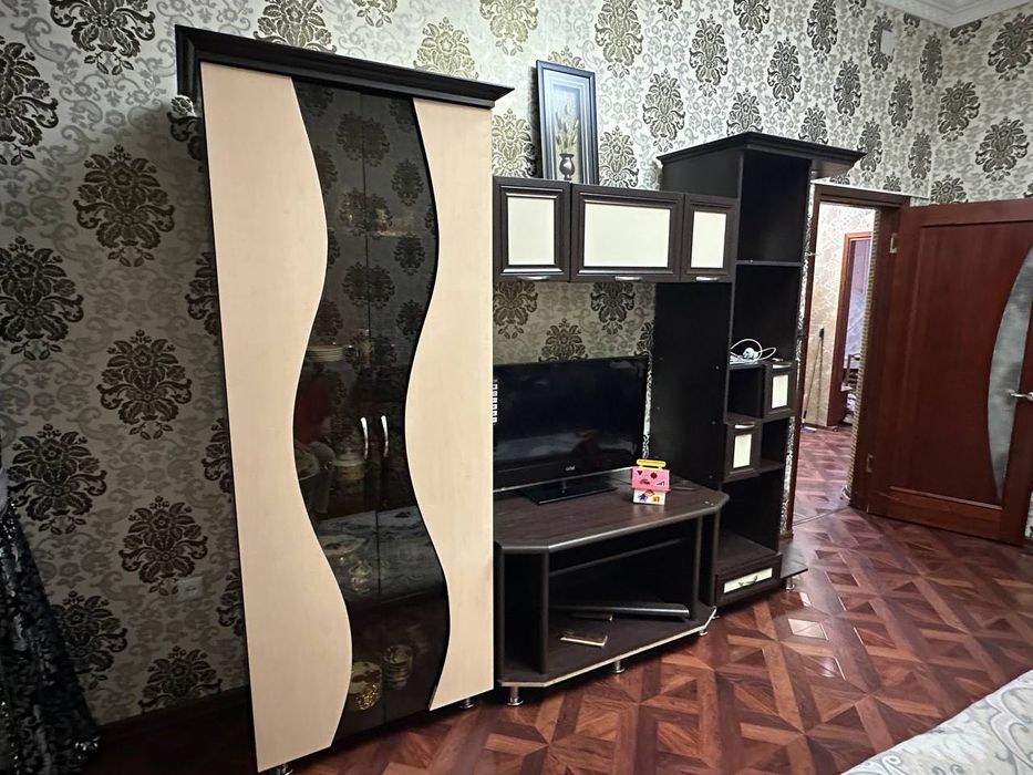 Б/у стенка диван отдам не дорого