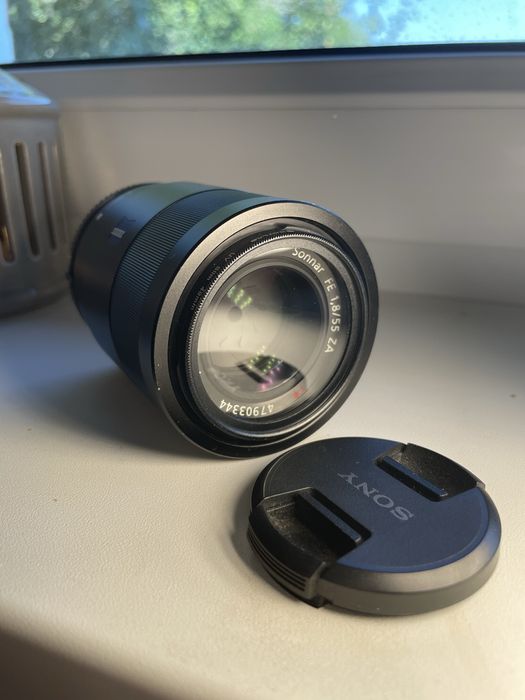 Объектив Sony Sonnar FE 55mm f/1.8 ZA