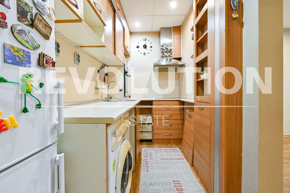 Продава се Тристаен апартамент в София, Фондови жилища - 61 кв.м за 1522 €/кв.м - Снимка #4
