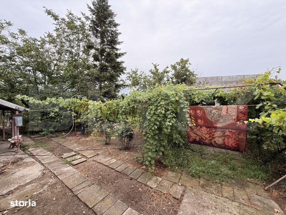 Teren IV 1.308 mp, cu casa veche si grajd, dubla deschidere, zona Prea