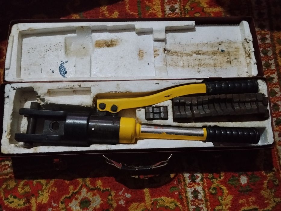 Наканешник прес сотилади