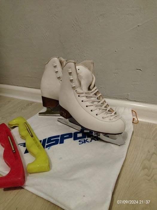 Коньки профессиональные