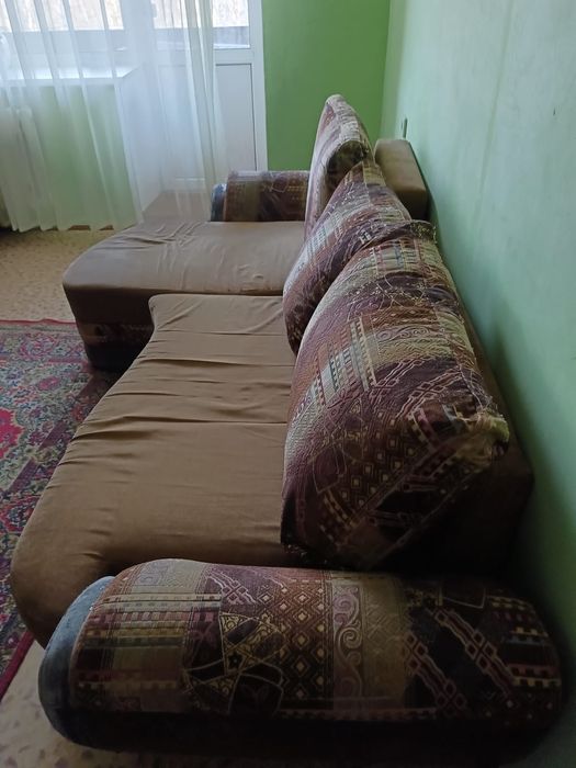 Продам диван старый