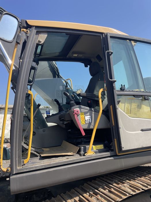 Excavator volvo ec 220