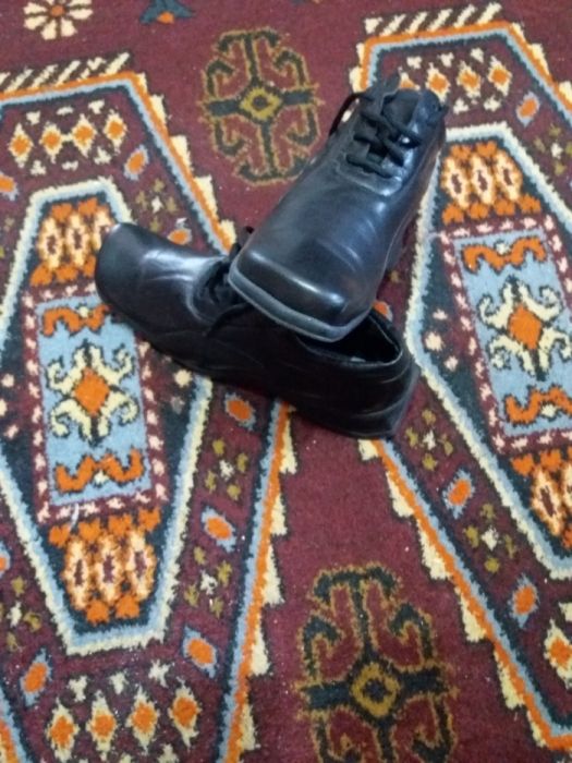 Продаю женские ботинки