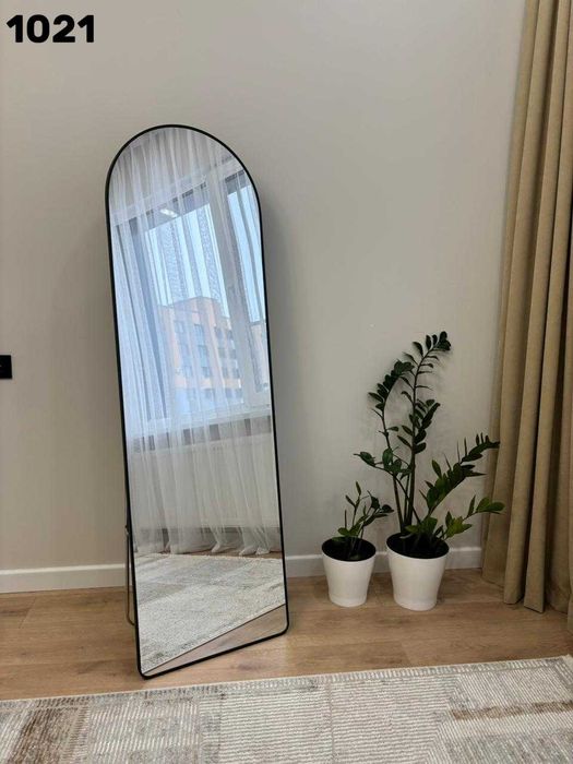 Зеркала и вешалки \ Айналар мен ілгіштер