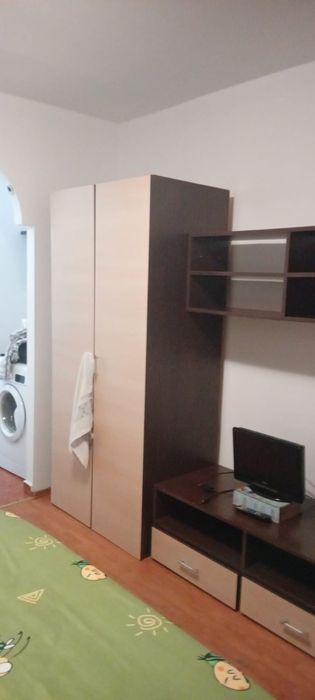 Inchiriez camera camin