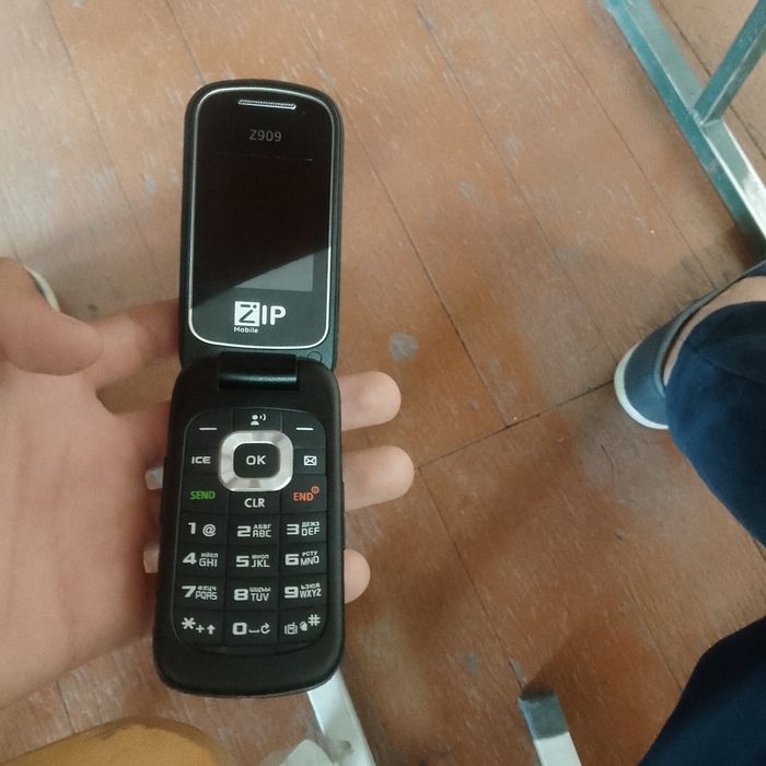 Zip 909 eligantni tel