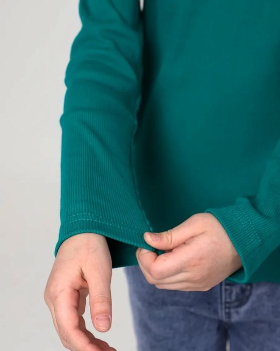 Продам водолазку .