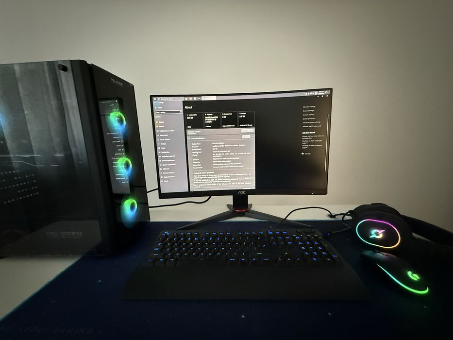 Vand PC Gaming + Monitor, Tastatura, Casti, Mouse, Mousepad totul inclus in pret.