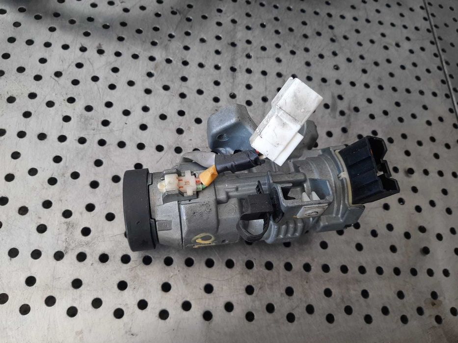 contact auto pentru piese fara cheie hyundai  ix20