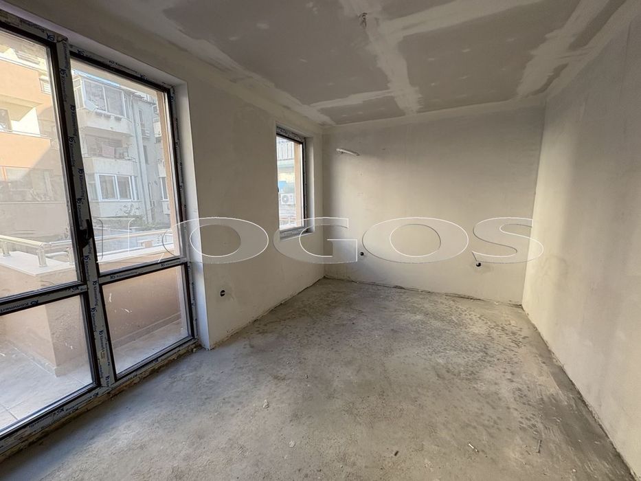 Продава се Тристаен апартамент в Варна, Лятно кино Тракия - 112 кв.м за 1965 €/кв.м - Снимка #2