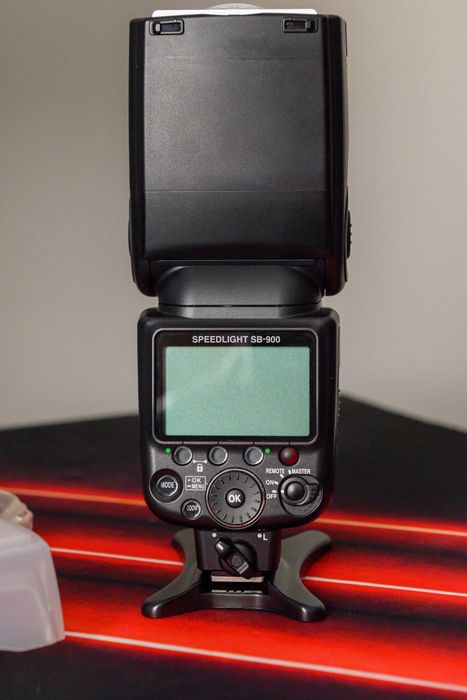 Професионална светкавица Nikon SB-900