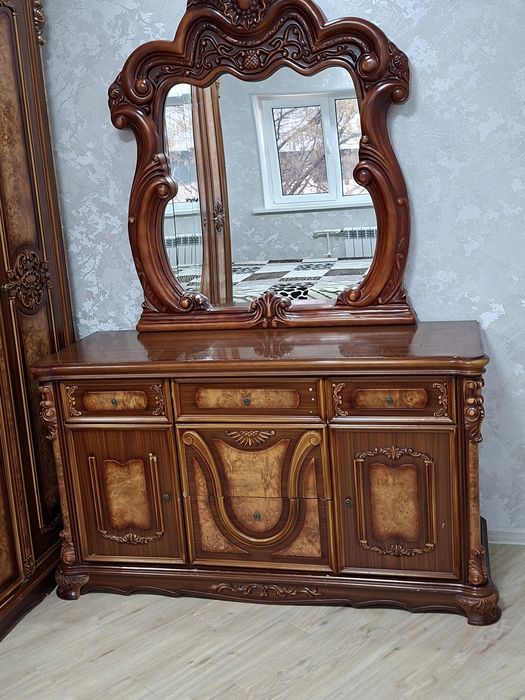 Продаётся спальная мебель производство китай