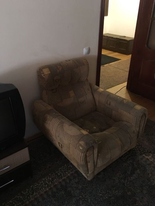 Продам диван-кровать и два кресла