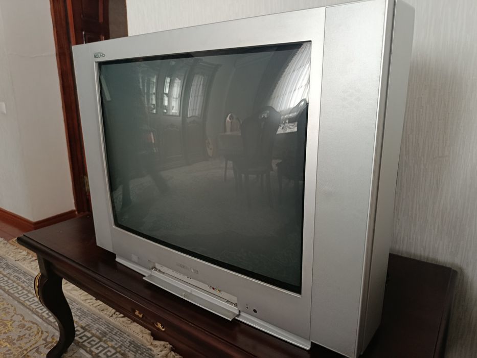 Телевизор AKIRA.