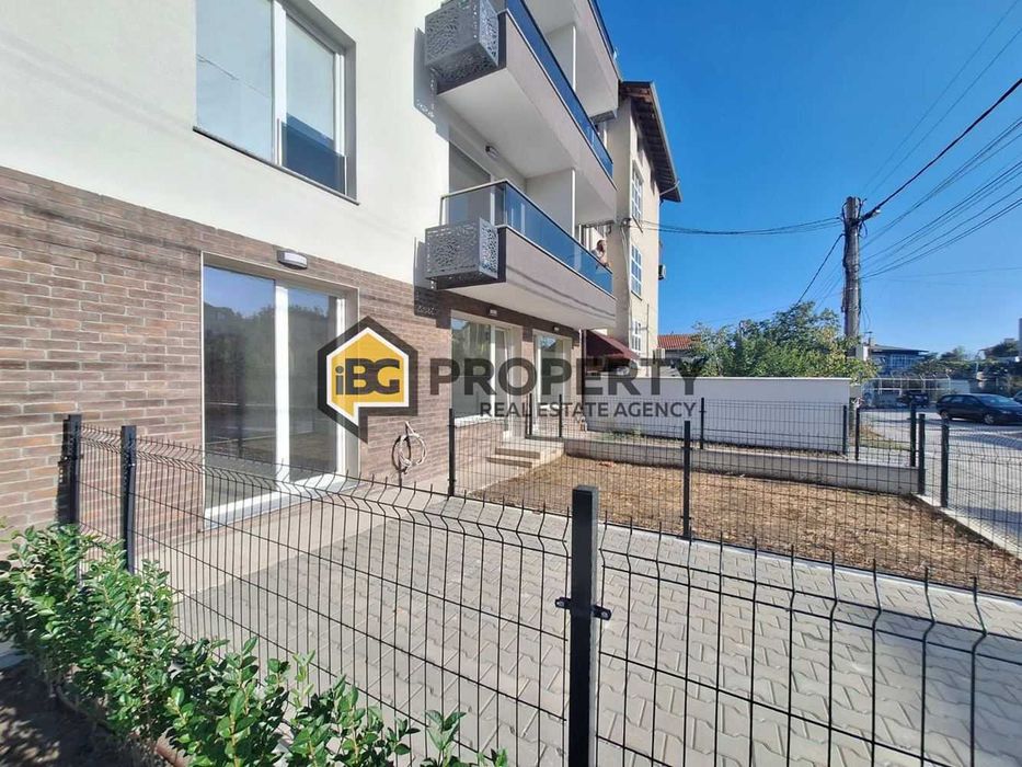 Двустаен апартамент с двор в кв. Виница