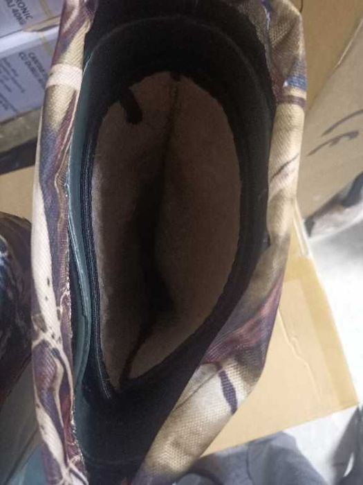 Cizme calduroase Lungi  , Imblanite .. 70 lei perechea ..