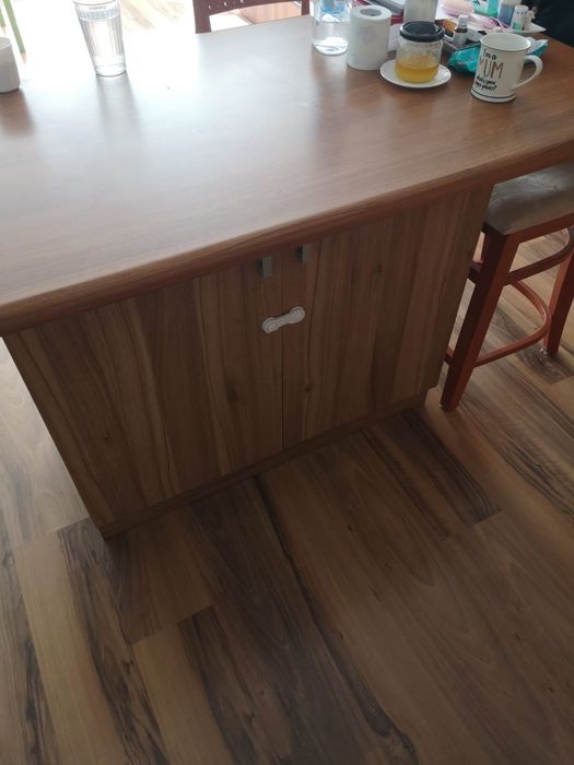 Кухненски остров + 4 стола, масив