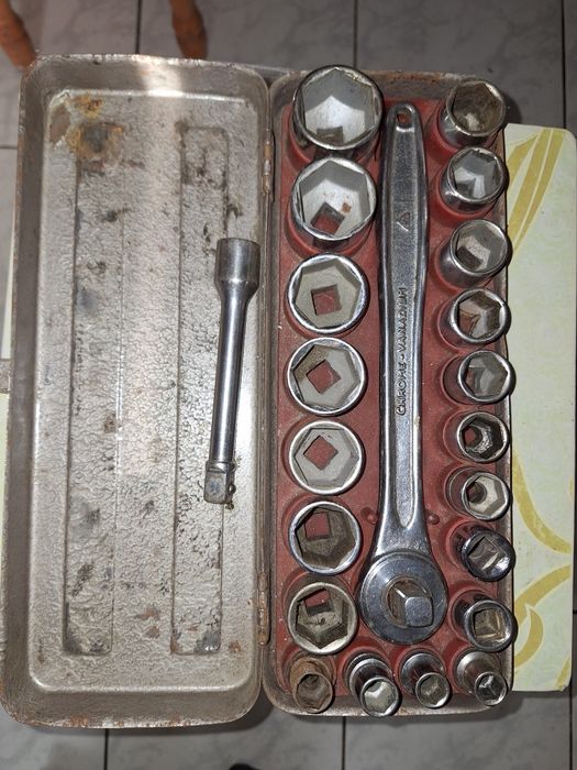 Trusa chei tubulare și manometru presiune vintage