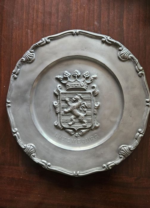 Голяма Старинна Релефна Люксембург Чиния 92% Етан с Маркировка